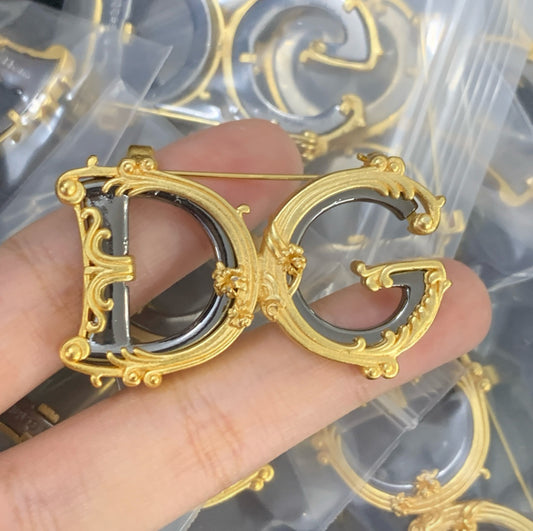 D&G brooch