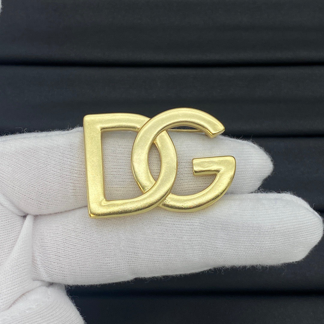 D&G brooch
