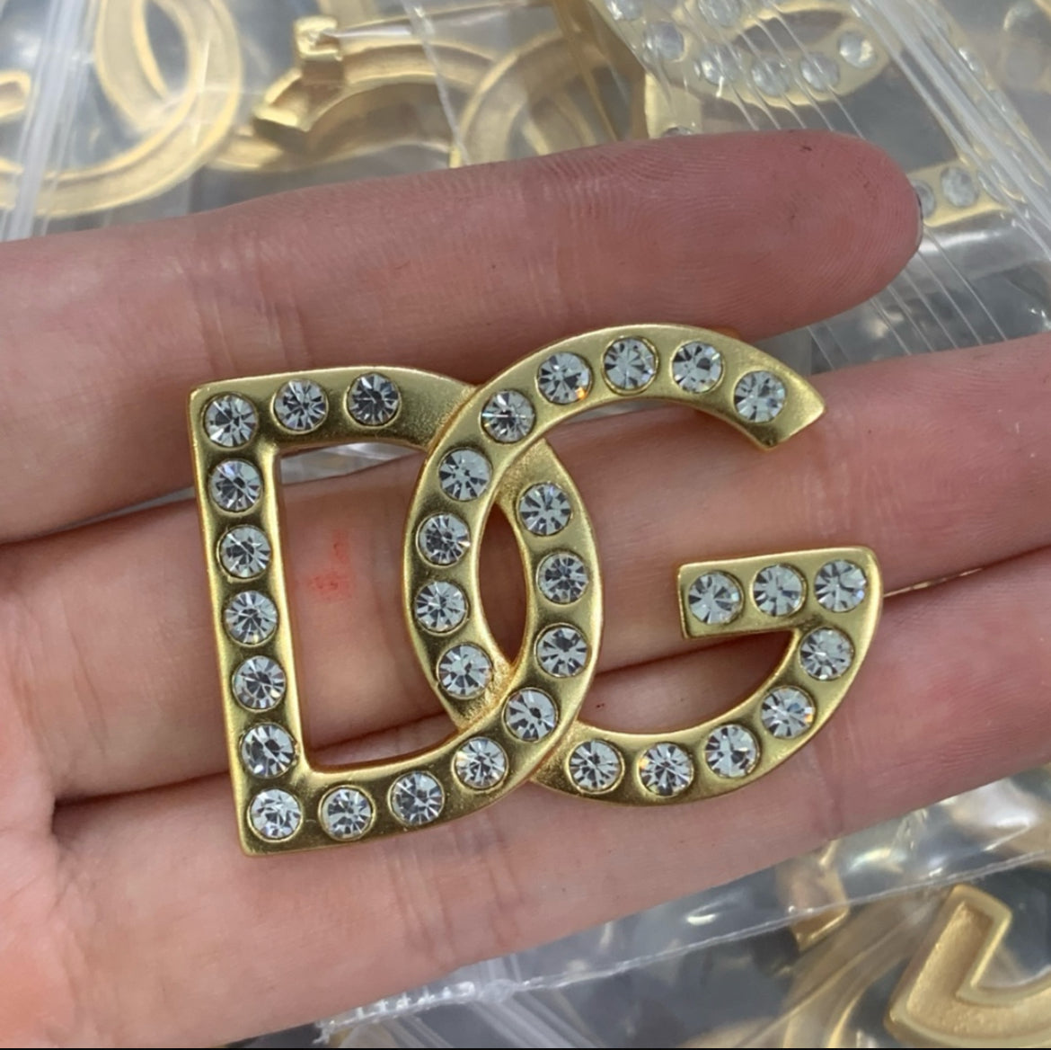 D&G brooch