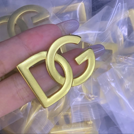 D&G brooch
